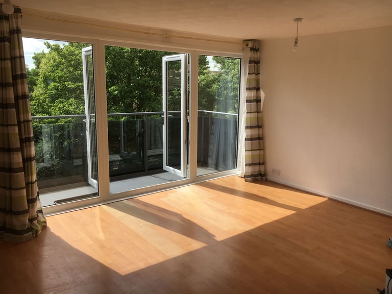 3 bedroom, 2 bathroom flat in a great location