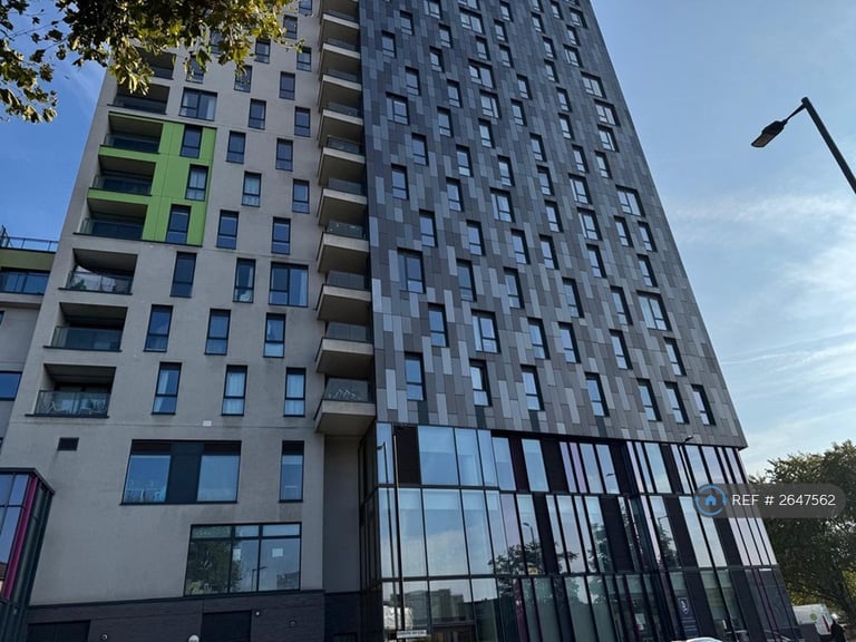 3 bedroom flat in Rotherhithe New Road, London, SE16 (3 bed) (#2647562)