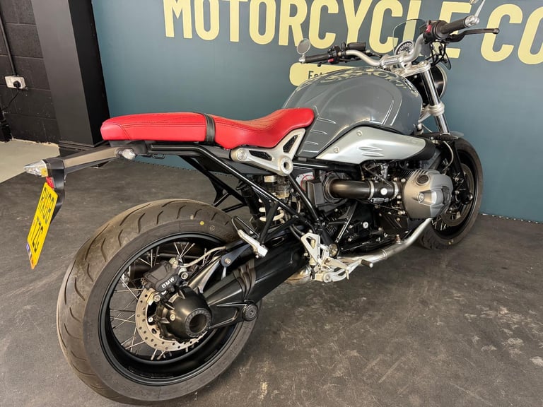 BMW R NINET PURE WITH AKRAPOVIC