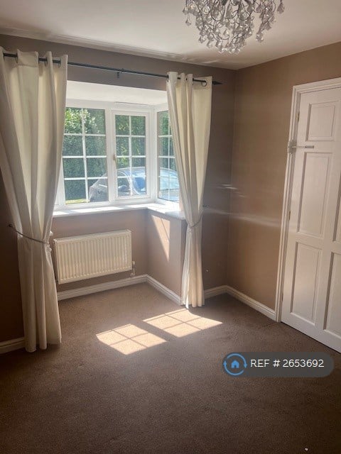 6 bedroom house in Oak Apple Crescent, Ilkeston, DE7 (6 bed) (#2653692)