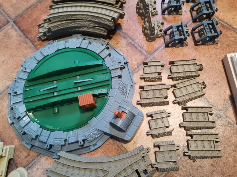 Thomas The Tank Engine and Friends Train Track Bundle over 100 pieces