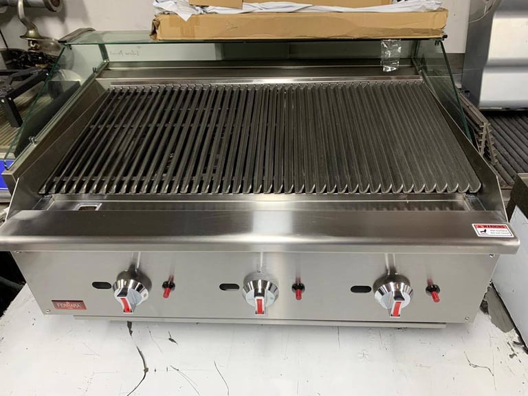 BRAND NEW GAS 3 BURNER GRILL BBQ KEBAB CATERING COMMERCIAL KITCHEN RESTAURANT FAST FOOD SHOP  
