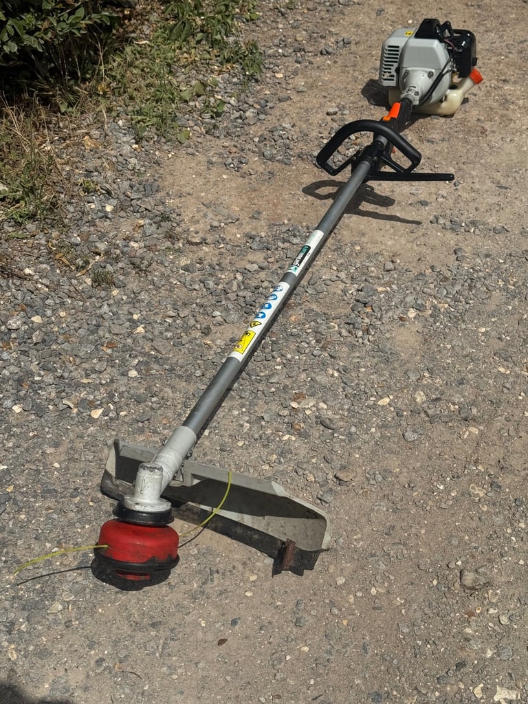 Gardencare petrol strimmer good working order 