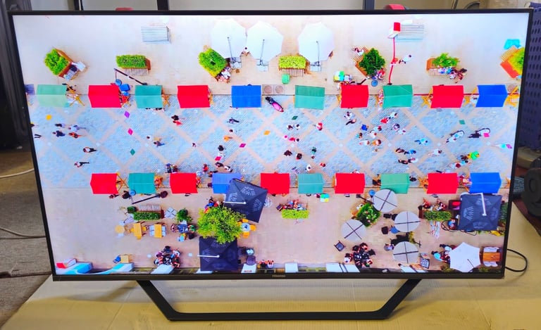 Hisense 50 inch smart 4k ultra HD Qled TV unused with remote 