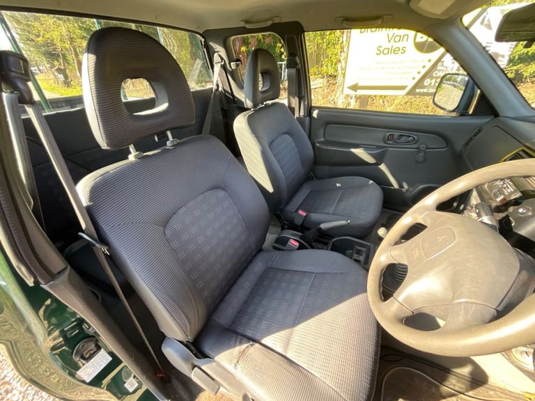 2004 Mitsubishi L200 2.5 TD 4Work Pickup 2dr Diesel Manual 4WD (113 bhp) PICKUP Diesel Manual