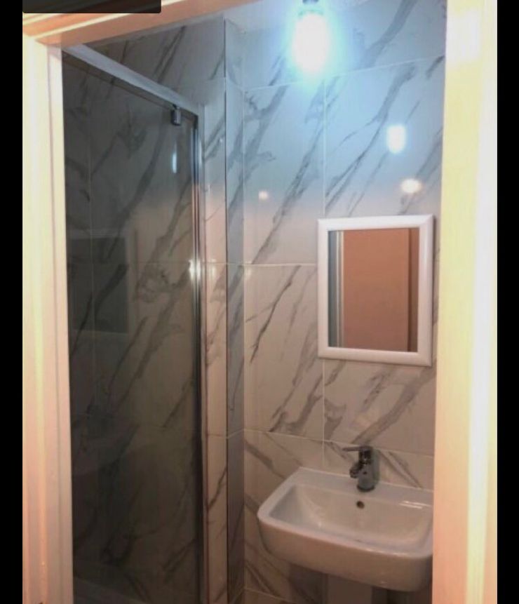 Ensuite Doubleroom available to rent. DSS Working prof couple/single. East Acton W12. £1350 pm Bills