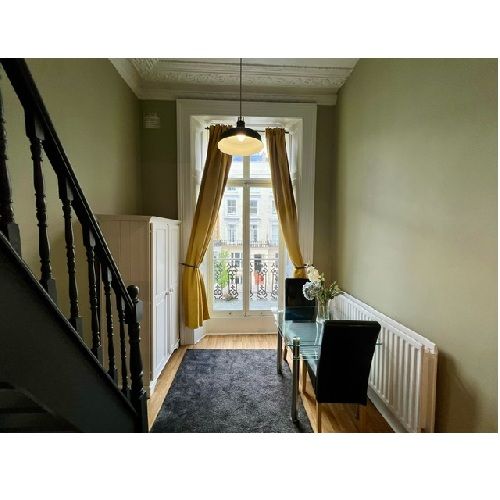 Doube Mezzanine Studio in St Stephen's Gardens, Notting Hill, W2 5QU **Bills Inc**