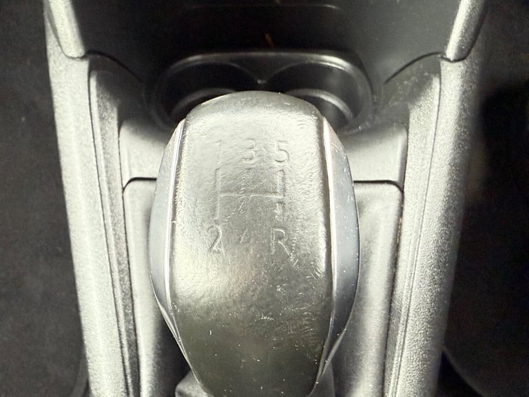 2016 Peugeot 208 1.2 PureTech Allure Euro 6 (s/s) 3dr HATCHBACK Petrol Manual