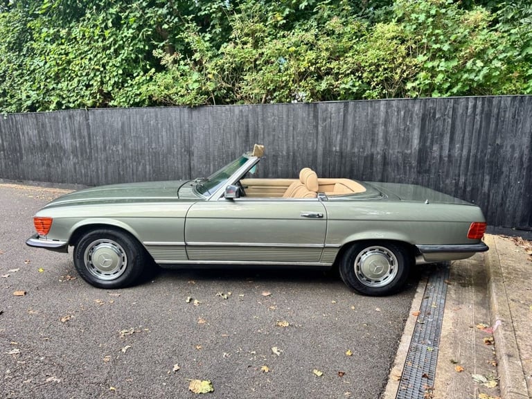 1983 A MERCEDES-BENZ SL 3.8L 2D  AUTO  218 BHP