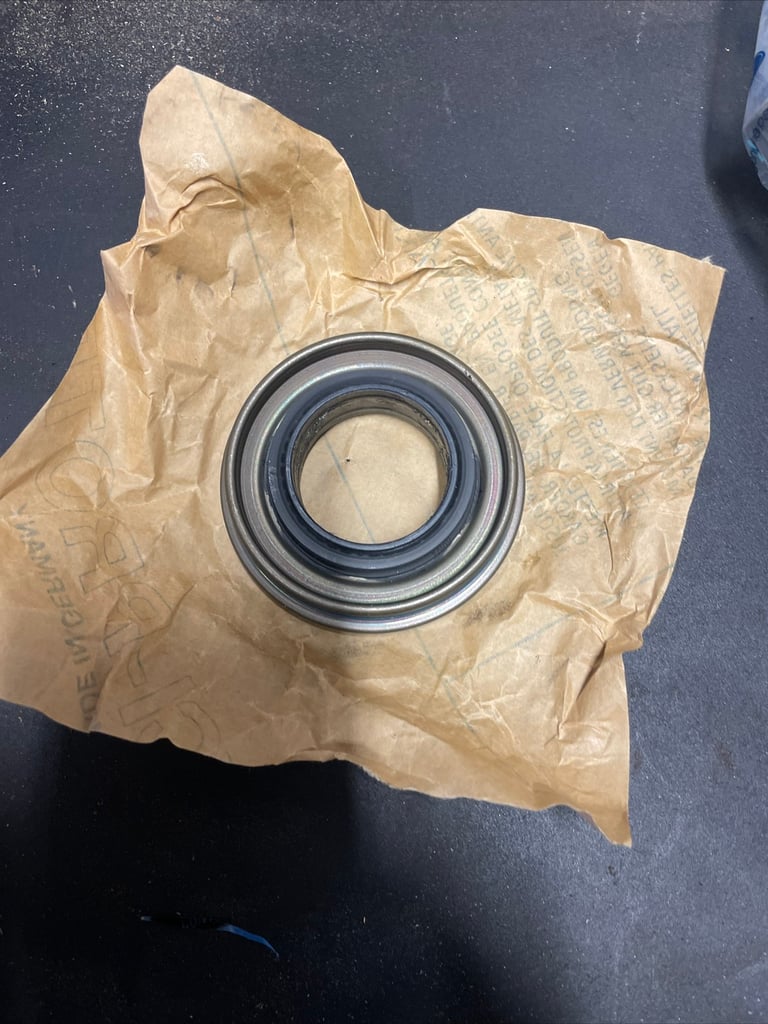 Genuine Ford Manual Transmission Gear Shift Seal brand new 