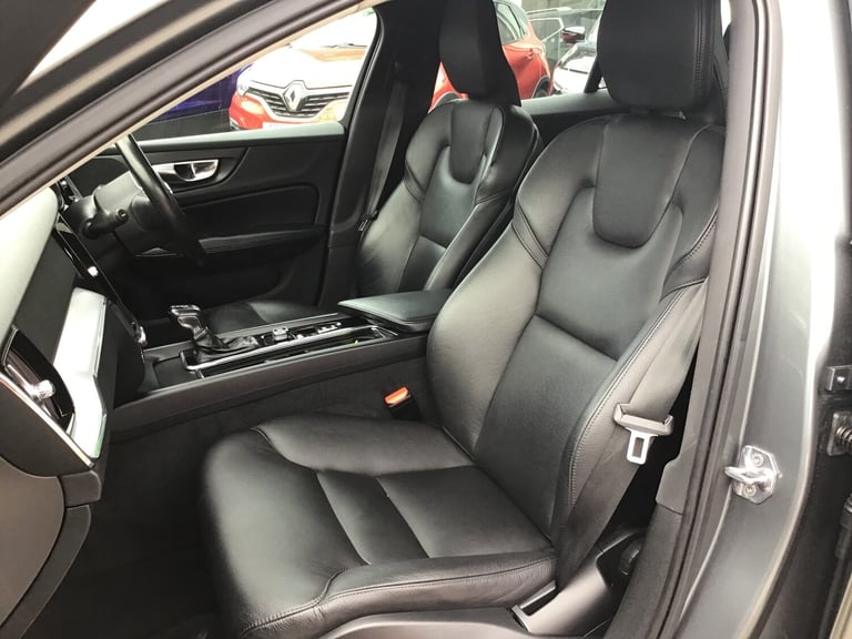 2019 Volvo V60 2.0 D4 Momentum Pro Estate 5dr Diesel Auto Euro 6 (s/s) (190 ps)