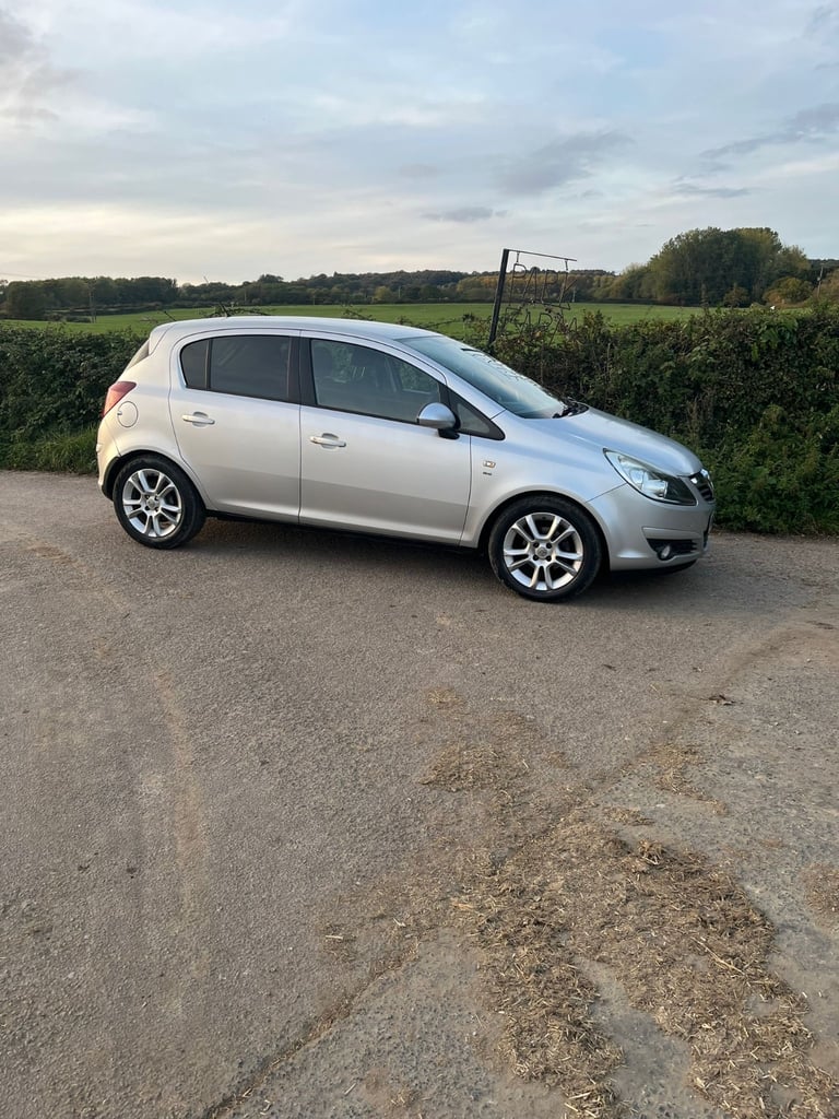 Vauxhall Corsa SXI, 1 year MOT, lots of service history, great car to drive and great condition! 