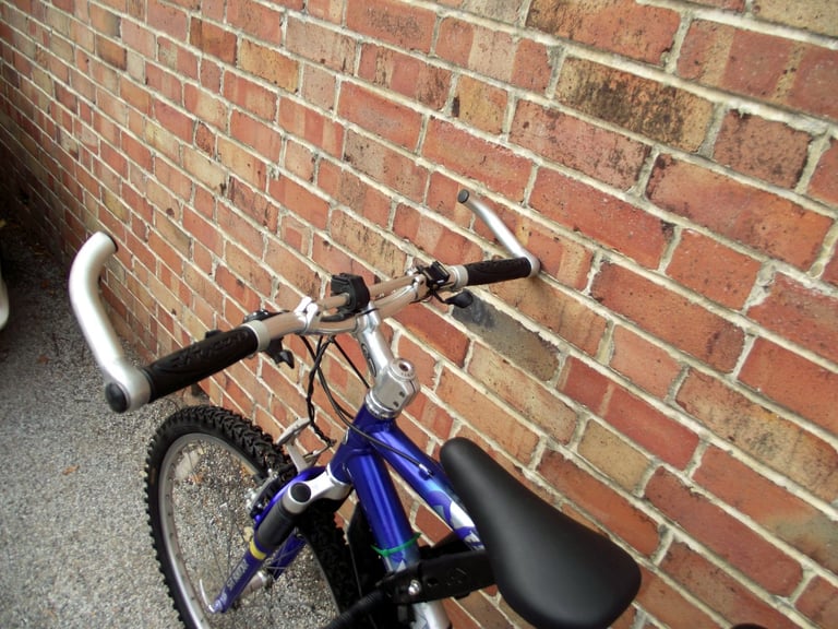 SARACEN ZEN MOUNTAIN BIKE FOR SALE.CLEAN CONDITION.(FULLY SERVICED)