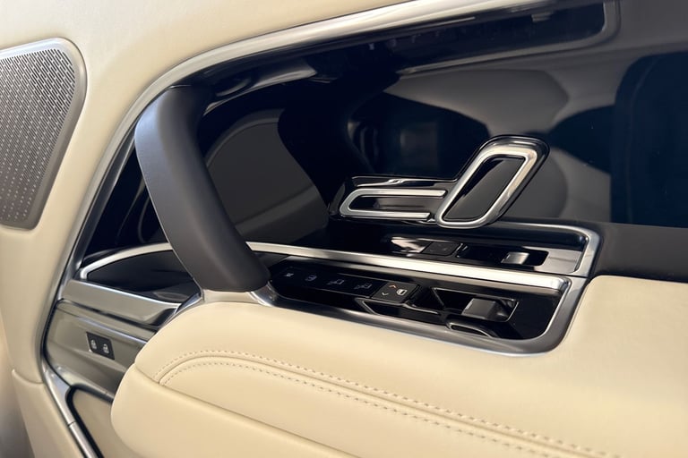 2025 Land Rover Range Rover 3.0 P460e 38.2kWh Autobiography Auto 4WD Euro 6 (s/s) 5dr SUV Automatic