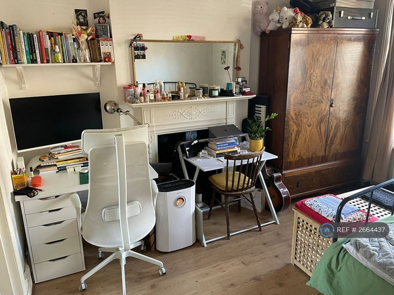 1 bedroom flat in Downton Avenue, London, SW2 (1 bed) (#2664437)