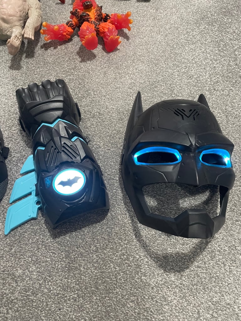 PENDING COLLECTION *Batman Light up hand and x 2 face masks | in ...