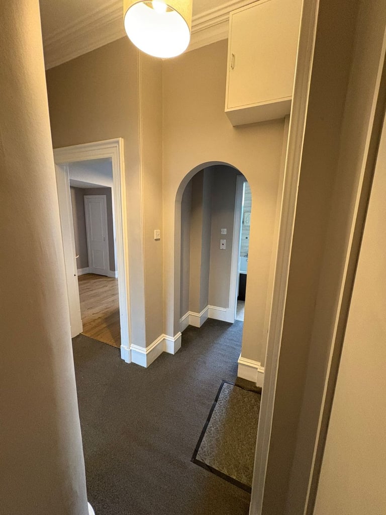 Desirable and spacious, Traditional granite , 2 bedroom Flat in sought after West End location 