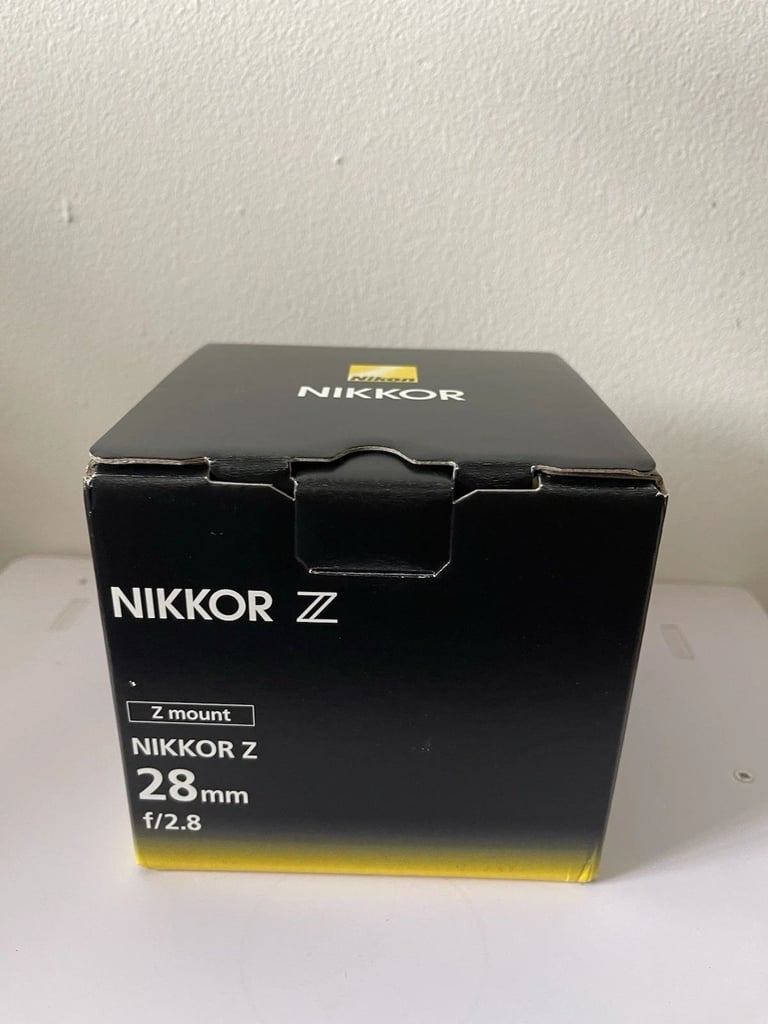 Nikon Nikkor Z 28mm f/2.8 Wide Angle Lens - Great Condition