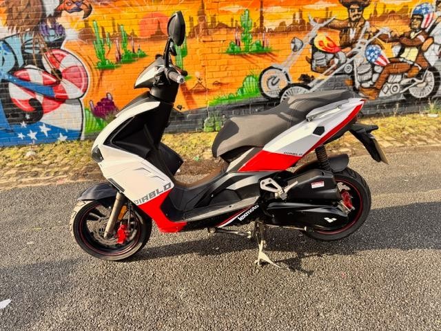 Lexmoto Diablo 125 scooter