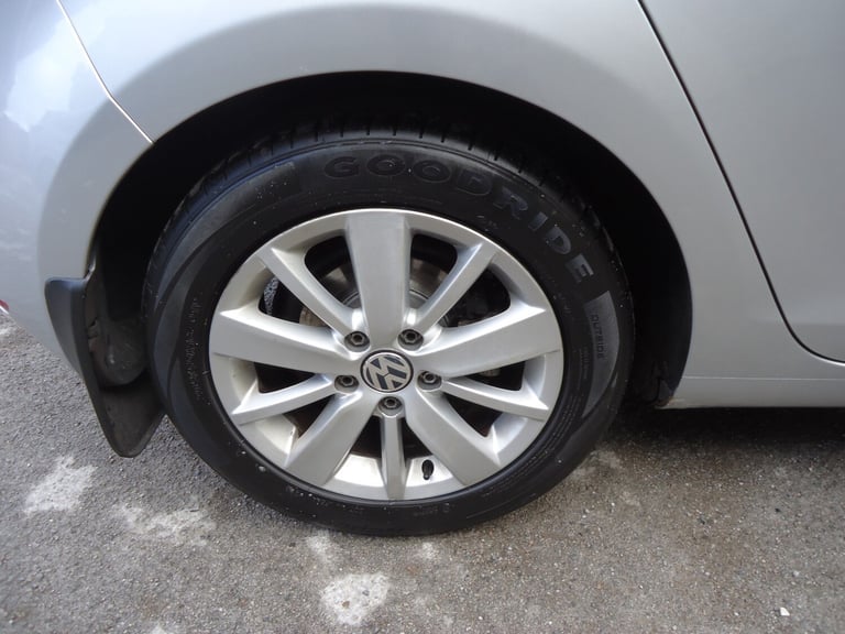 VOLKSWAGEN GOLF 1.6 TDI Match Silver Auto Diesel 2012