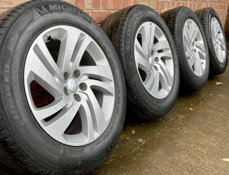 image for Genuine Land Range Rover Evoque Discovery Sport 18" Alloy Wheels L550 L551 Tyres
