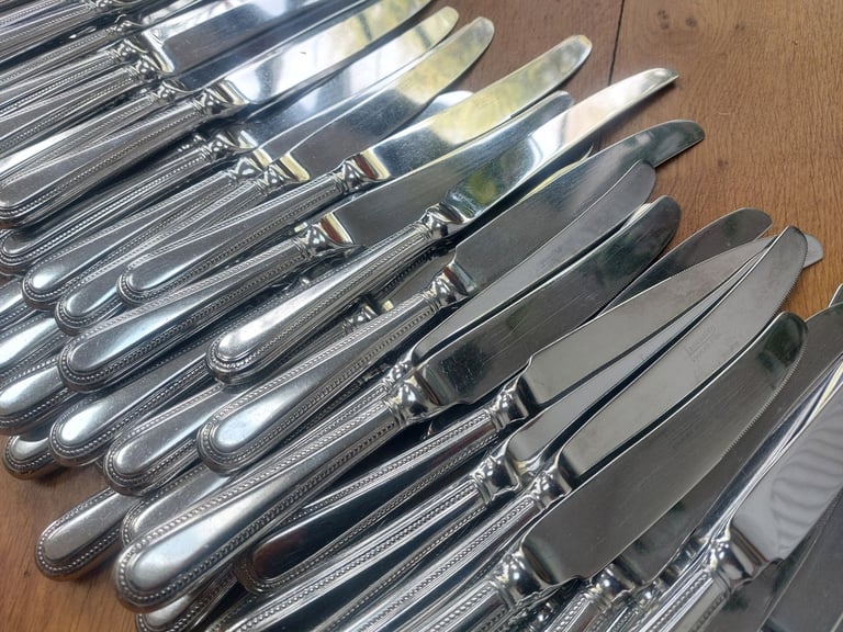 80x Lancaster stainless steel dinner knives. Bead pattern. Restaurants/Hospitality/Catering. 