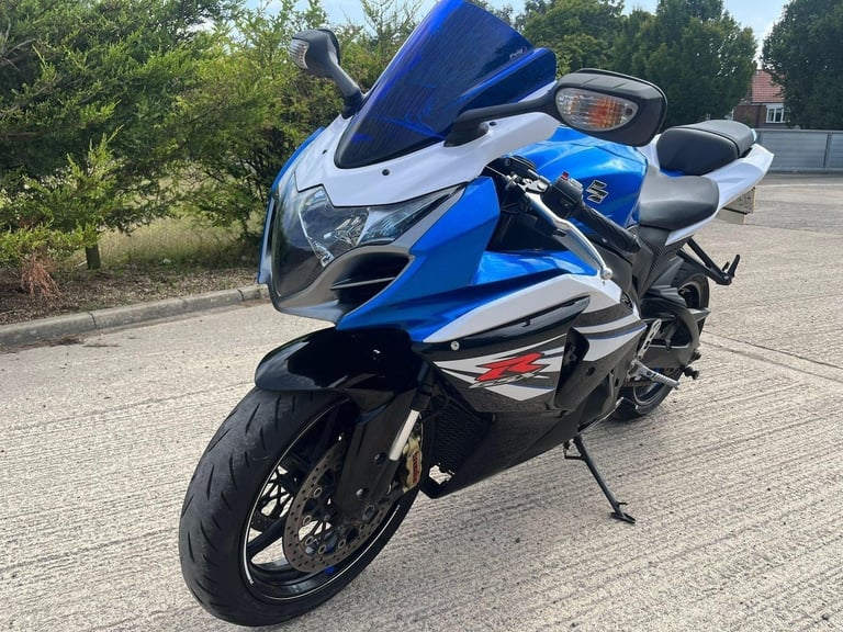 2014 14 SUZUKI GSXR 1000 L4 BLUE  WHITE SPORTS R1 GSXR1000 - LOW MILES CBR