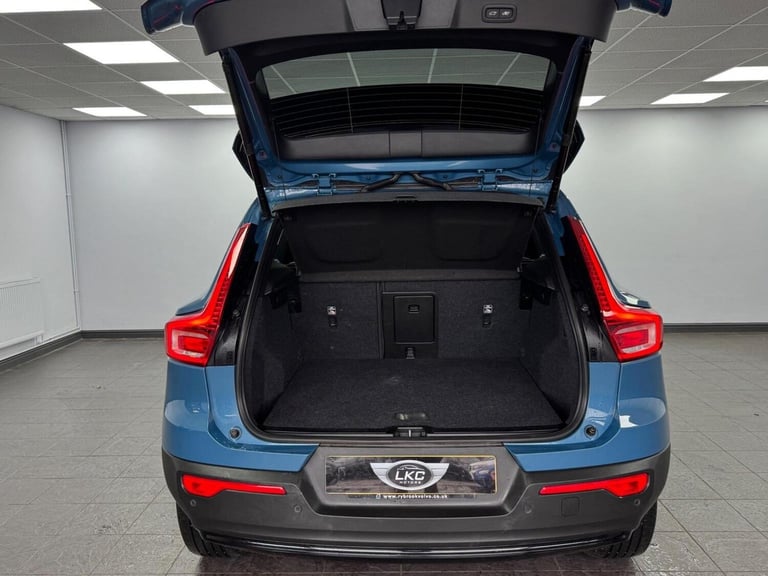 VOLVO XC40 1.5h T5 Recharge 10.7kWh Ultimate Dark Auto Euro 6 (s/s) 5dr 2023