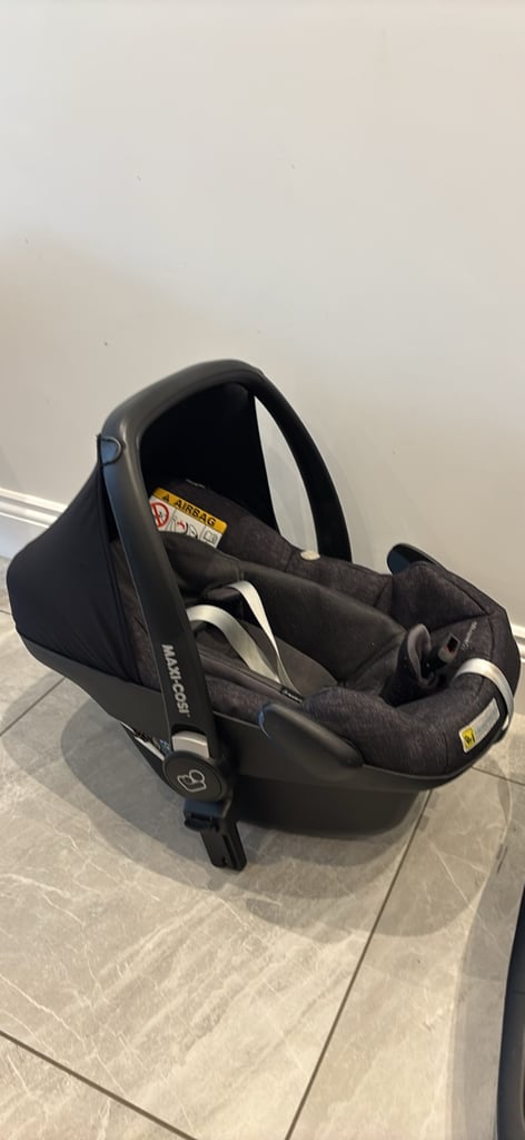 image for Maxi-cosi car seat with 2wayFix base