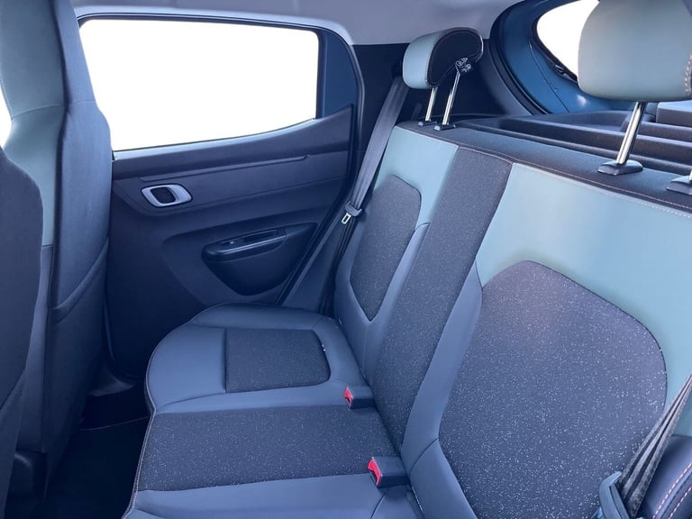  Dacia Spring 65 26.8kwh Extreme Hatchback 5dr Electric Auto 65 ps Electric