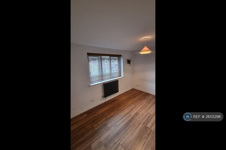 2 bedroom flat in Bury New Road, Manchester, M25 (2 bed) (#2655298)