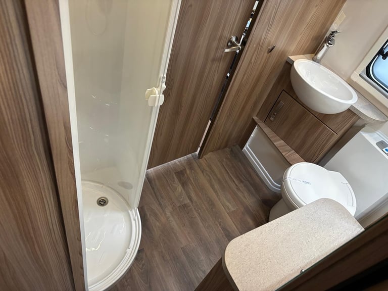 2022 SWIFT CHALLENGER 650, REAR FIXED ISLAND BED, CENTRE WASHROOM, ALDE, 