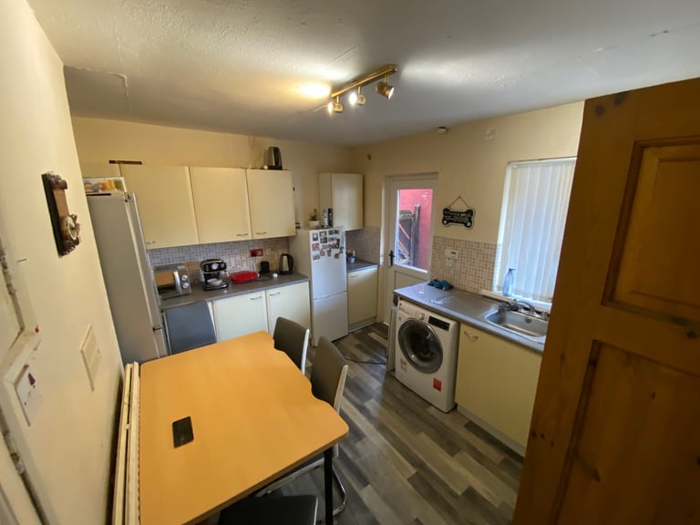 Room to rent in share house 