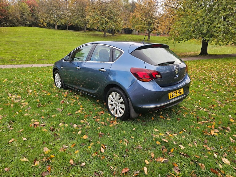 Vauxhall, ASTRA, Hatchback, 2012, Manual, 1956 (cc), 5 doors