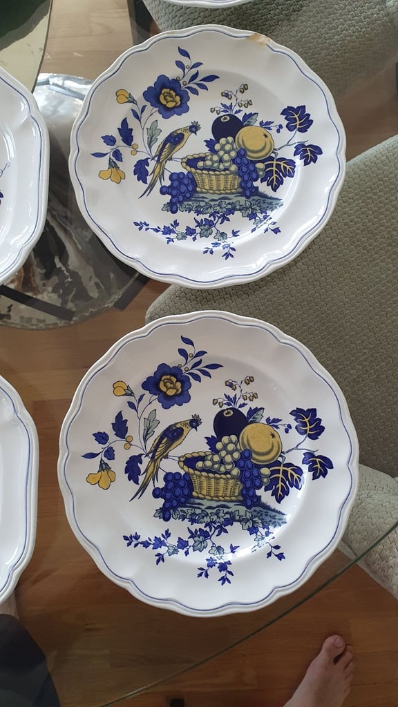 Dinner / Crockery Set - 16 piece (x3 plates chipped)