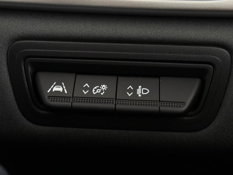 2021 Renault Captur 1.3 TCe Iconic EDC Euro 6 (s/s) 5dr HATCHBACK Petrol Automatic