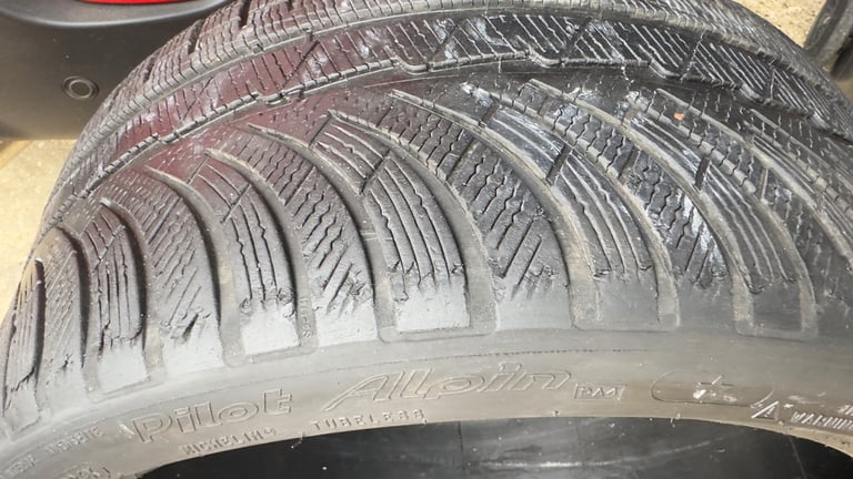 2 x 235/35 R19  91V Michelin Pilot Alpin