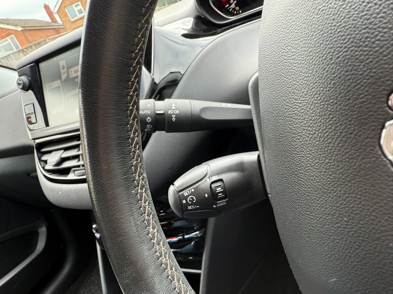2013 Peugeot 208 1.2 VTi Allure 3dr HATCHBACK Petrol Manual