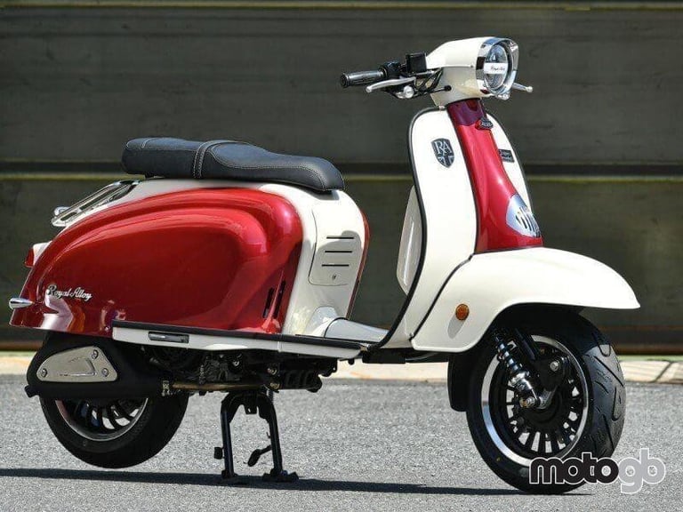 Royal Alloy TG 125cc S a Modern Classic Retro Automatic Moped Scooter