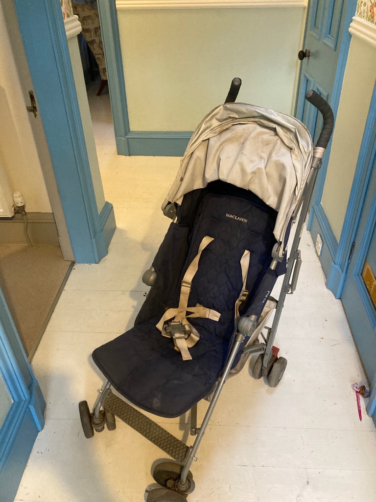 Fold up pushchair - Maclaren 