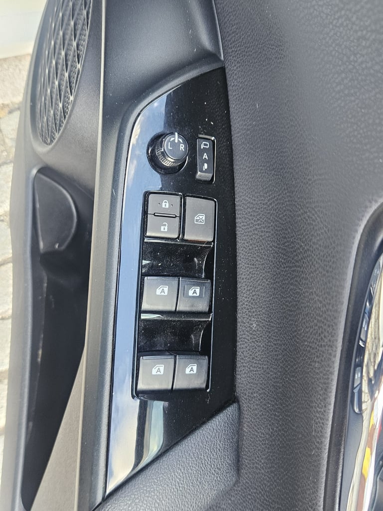 2018 Toyota Prius 1.8 Hybrid Automatic 5dr 5 Seats Hatchback Petrol/Electric Hybrid Automatic