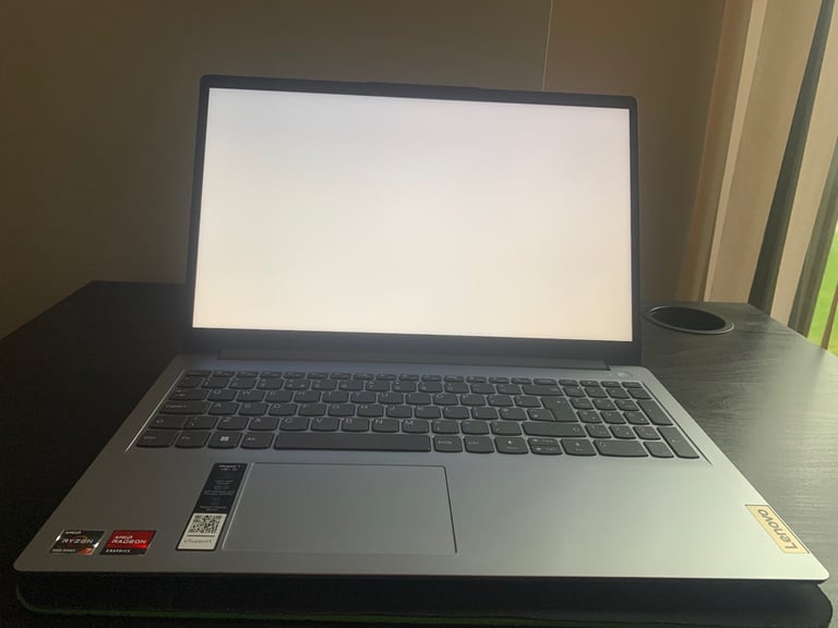 Lenovo IdeaPad 1 – AMD Ryzen 5000, 512GB SSD, Full HD – 1 Year Old, Excellent Condition