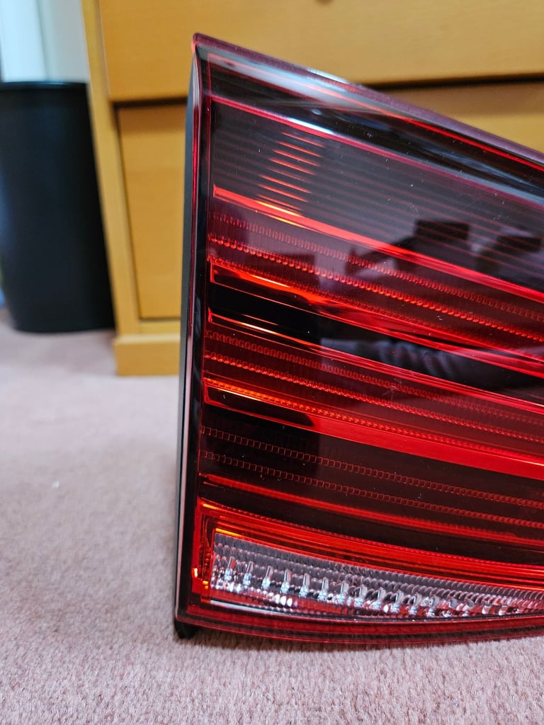 VW Golf 7.5 LEFT INNER tail light