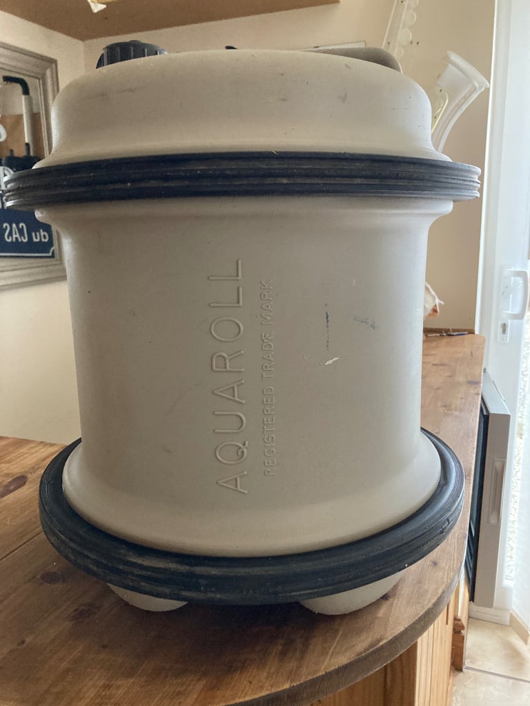 Aquaroll 40 litre for caravan