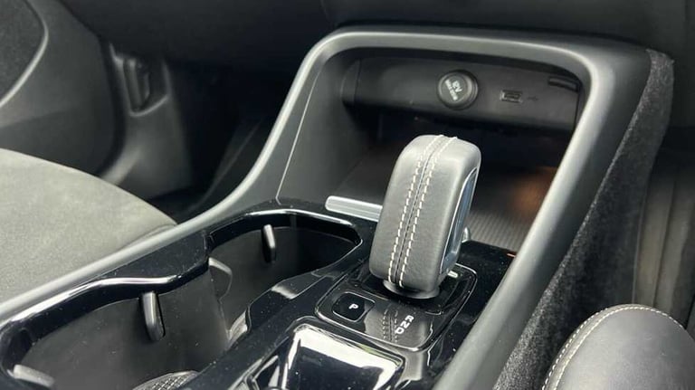 2020 Volvo XC40 2.0 D3 R DESIGN 5dr Geartronic SUV Diesel Automatic