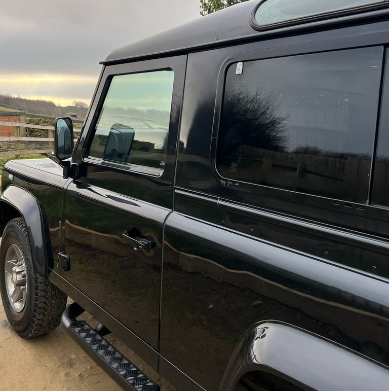 2011 - 61 Land Rover Defender 90 2.2 TDCi XS 4WD SWB Euro 5 WINDOW VAN Diesel