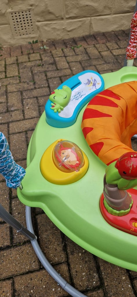 FISHER PRICE JUMPEROO. VERY GOOD CONDITION. INC BATTERIES.