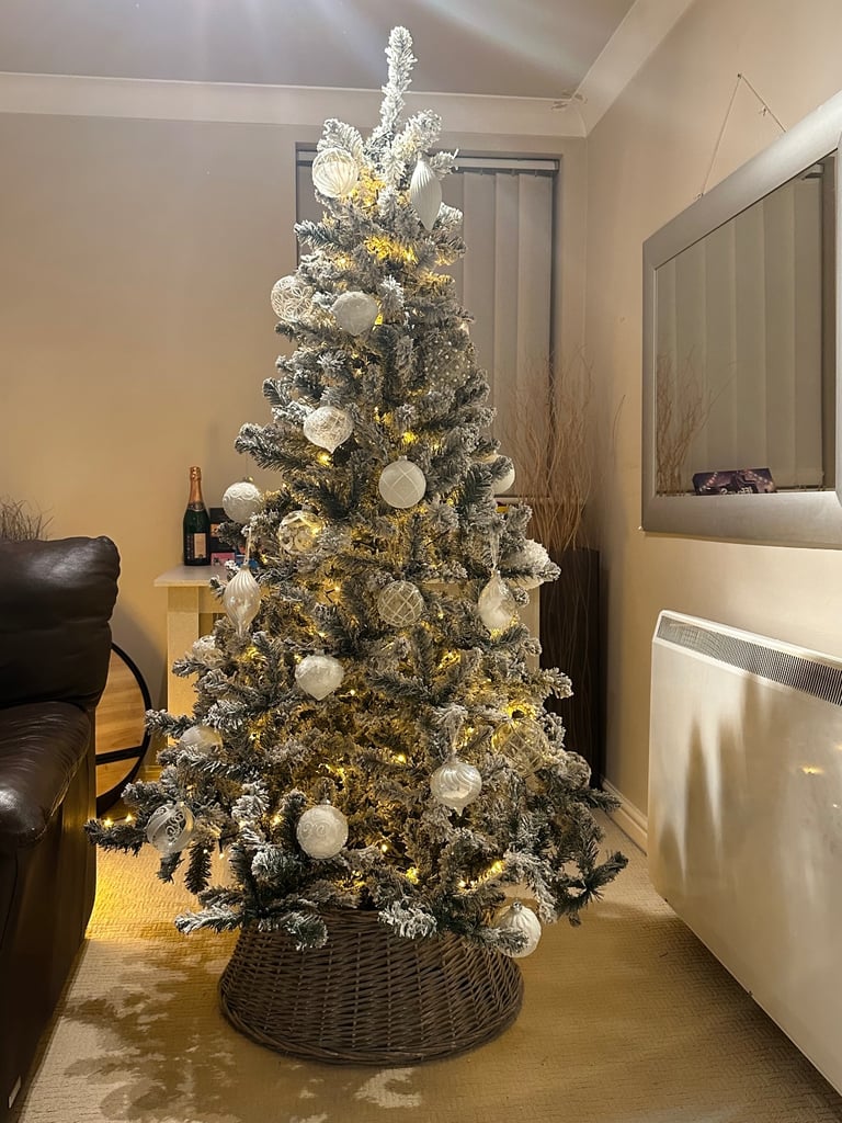 Snowy christmas tree 