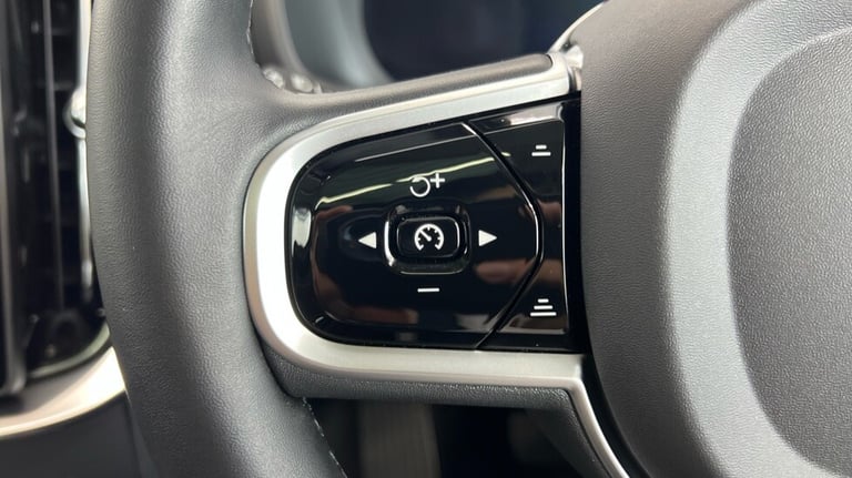 2025 Volvo XC90 Ultra, T8 AWD Plug-in hybrid, Dark, 7 Seats (BLIS, Panoramic Sunroof) Estate Petr...