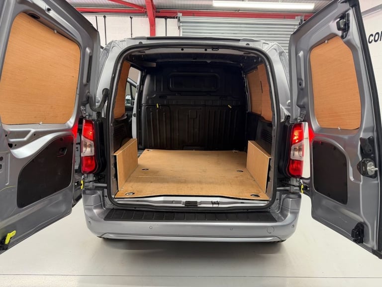 2023 23 VAUXHALL COMBO 1.5 TURBO D 2300 PRO L1 H1 EURO 6 100 BHP * 22,611 3 SEAT